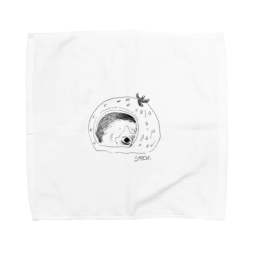 目が怖い猫（いちごハウス） Towel Handkerchief