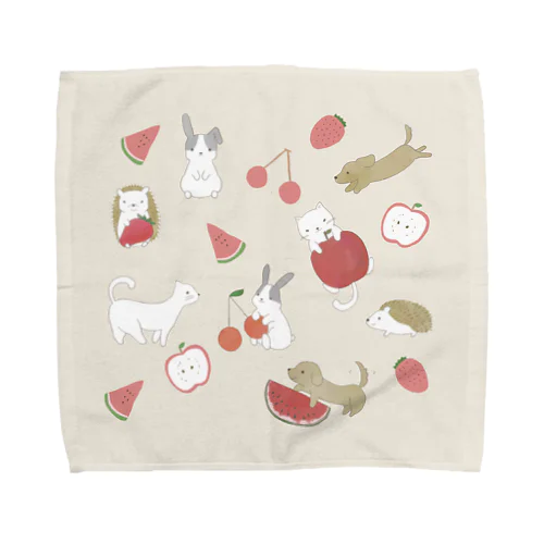 動物たちと赤いフルーツ Towel Handkerchief