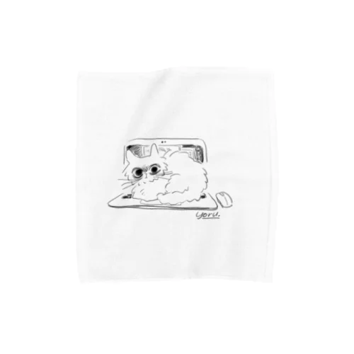 目が怖い猫（パソコン） Towel Handkerchief