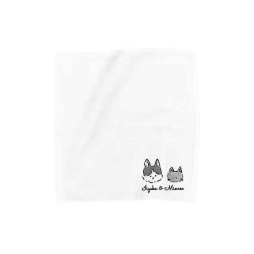 シベリアンハスキーとマンチカン Towel Handkerchief