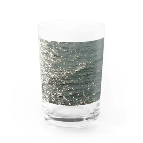 201410241247000 　海面は燻し銀 グラス