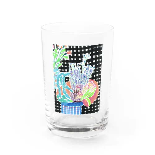 チェックの壁と花束 Water Glass