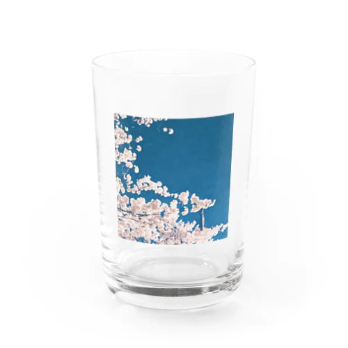 香りが立つ、つられて顔をあげた 気づけば、色彩がいろめきだしていて、 Water Glass