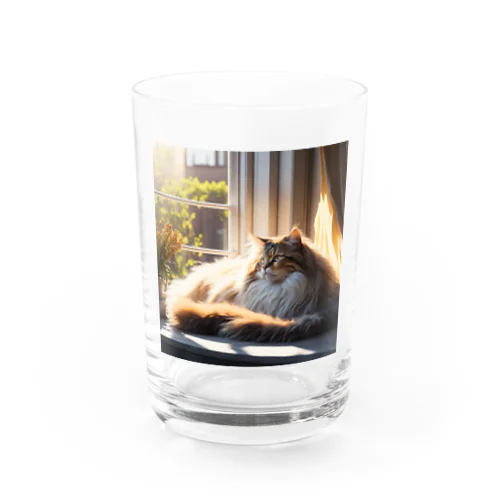 日当たりの良い窓辺でくつろぐモフモフの猫グッズ グラス