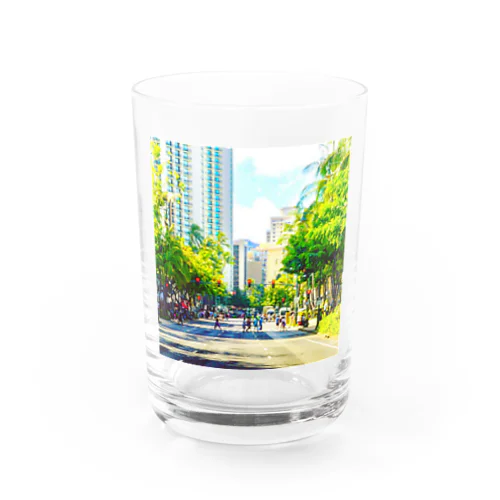 ワイキキ通り🚶🚶‍♂️🚶 Water Glass