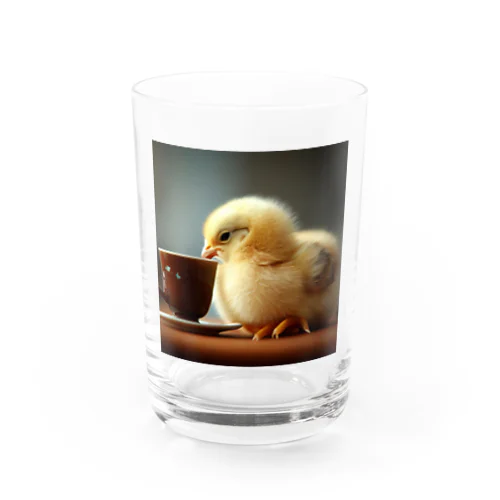 Chick drinking tea（紅茶を飲むヒヨコ） Water Glass