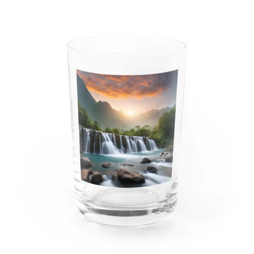 夜明けの滝と山々の美しい自然風景 Water Glass