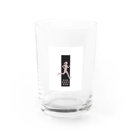 モダンでシンプルなランナーのシルエット Water Glass