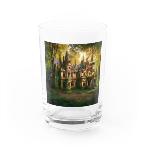 森の中にある豪華な中世の廃屋 Water Glass