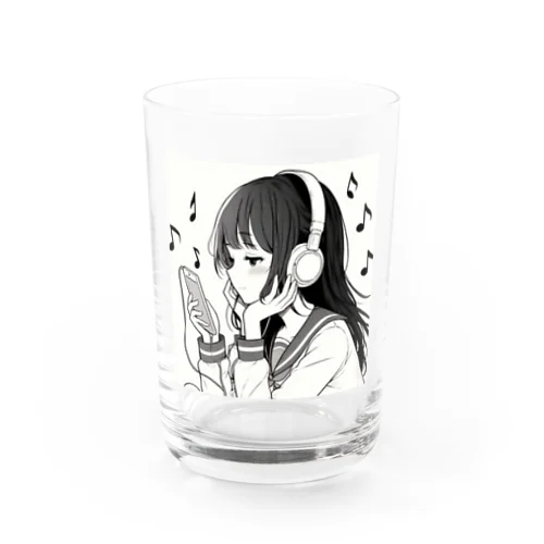 音楽を聴く女の子 Water Glass