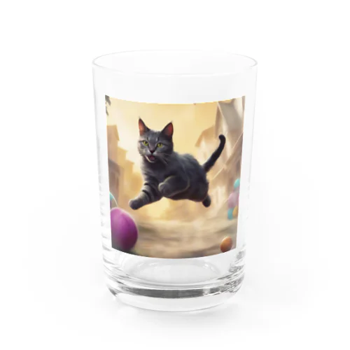 おもちゃを追いかけジャンプする猫ちゃん Water Glass