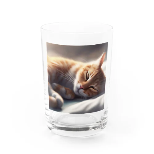 足をくるりと絡めながら寝る猫ちゃん Water Glass
