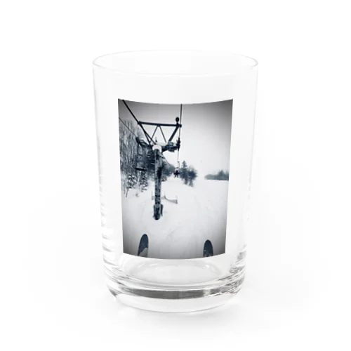 リフトの上で Water Glass