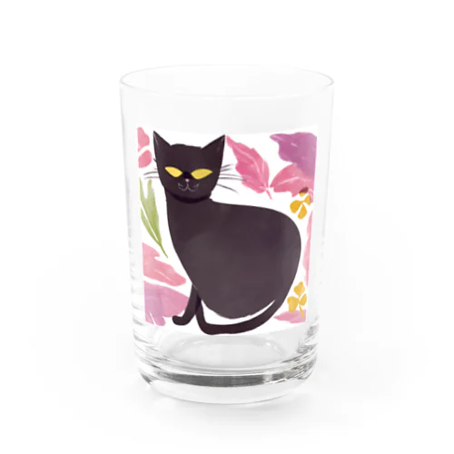 都会黒猫ちゃん花に囲まれ上機嫌 Water Glass