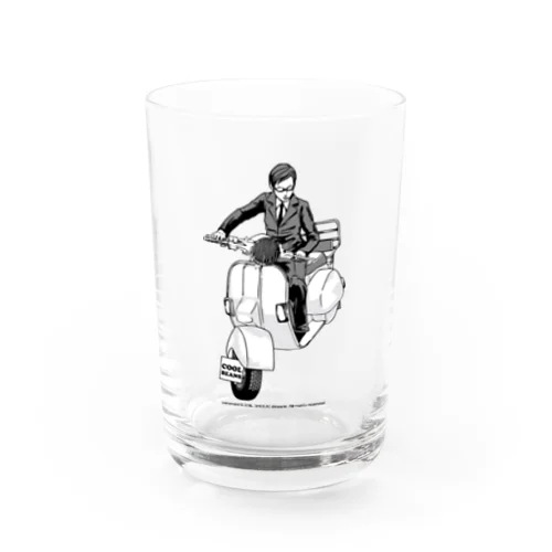 クラシックスクーターに乗る男性 Water Glass