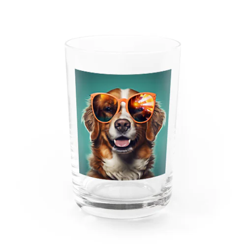 サングラスをかけた、かわいい犬 Marsa 106 Water Glass