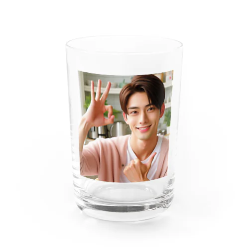 爽やかな笑顔に元気いっぱい Water Glass