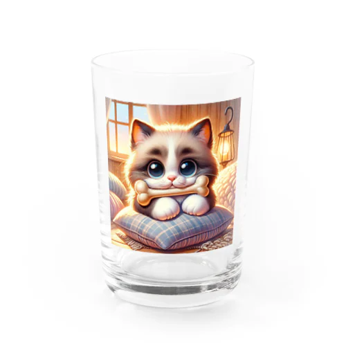 骨をくわえた猫ちゃん Water Glass