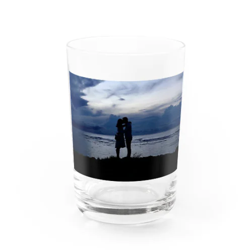 海夕方カップル Water Glass