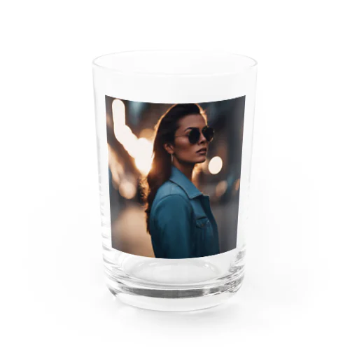 女性 Water Glass