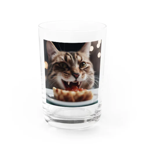 ごはんを食べている猫 Water Glass