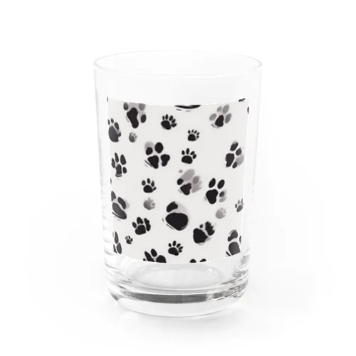 猫　肉球　かわいい Water Glass