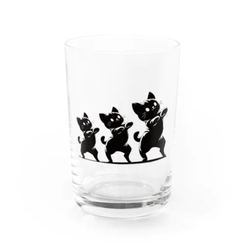 おかしな動きで近づいてくるニャンズ Water Glass