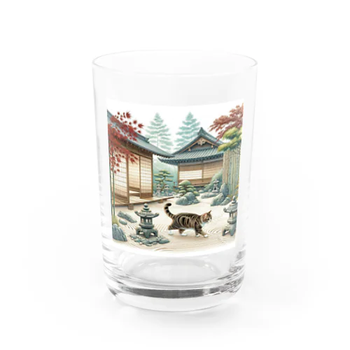 和紋様 x 猫　日本庭園を探索する猫 Water Glass