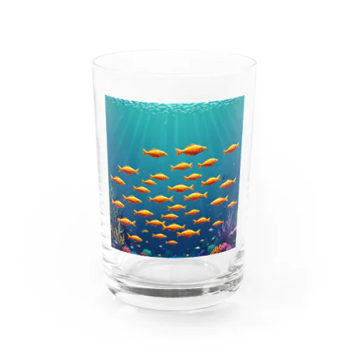 海中を泳ぐ魚のひれ Water Glass