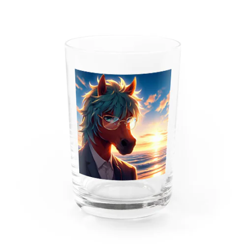 弁護士の馬、夕焼けの浜辺で自撮りする Water Glass