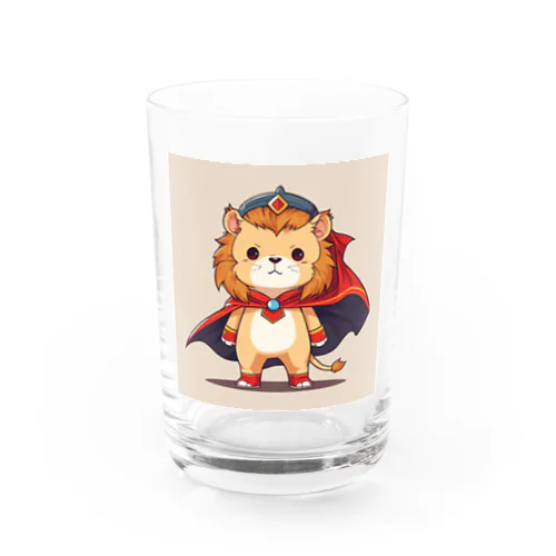 スーパーヒーローのマントを着たかわいいライオン Water Glass