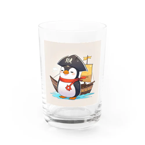 おもちゃの海賊船に乗ったかわいいペンギン Water Glass