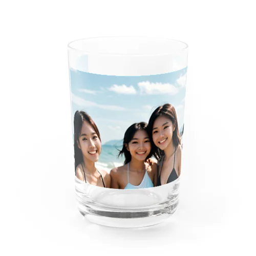 海で出会った三人娘！女子大の旅行サークルでぇ～す Water Glass