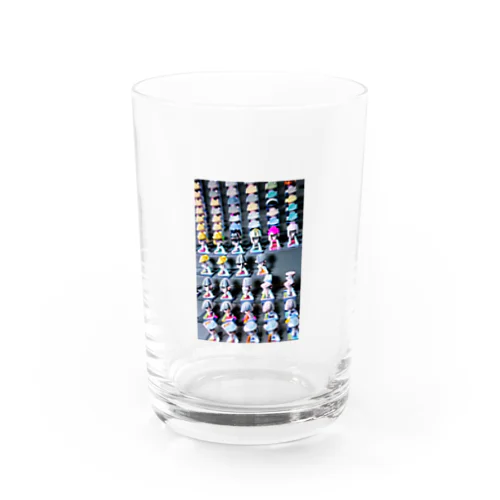 彩り豊かな小さなフィギュアたち Water Glass