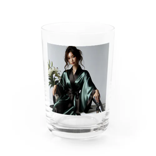 着物にブーツに美女 Water Glass