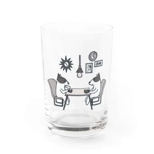 カフェでおしゃべりするわんこ Water Glass