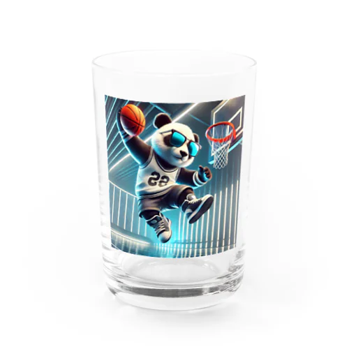クールなパンダのダンクショット Water Glass