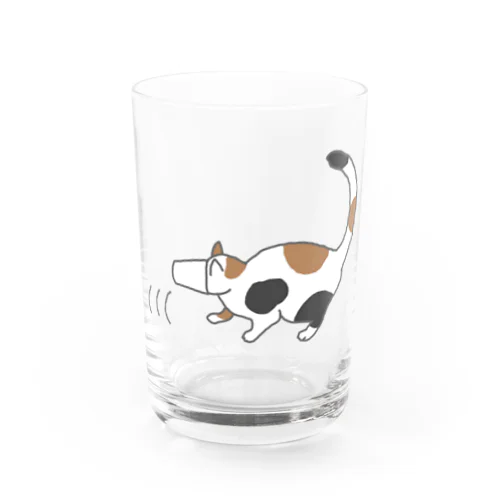 紙コップから頭が抜けず後ずさりする猫 Water Glass