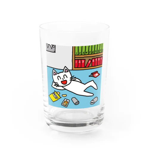 帰省してゴロゴロしているネコ Water Glass