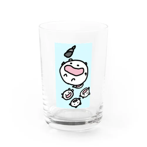 胴上げされるタニシとねこです Water Glass