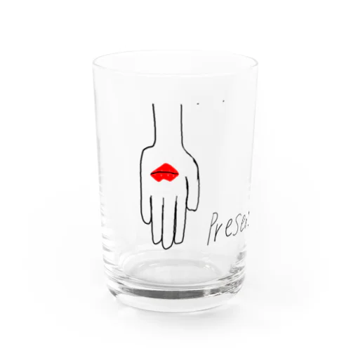 今投げれないから手渡しするわ Water Glass