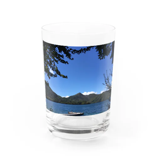 湖 Water Glass