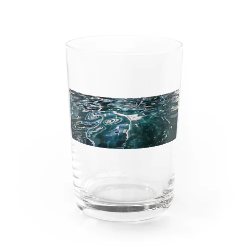 バリで泊まったホテルのプールの水面 Water Glass