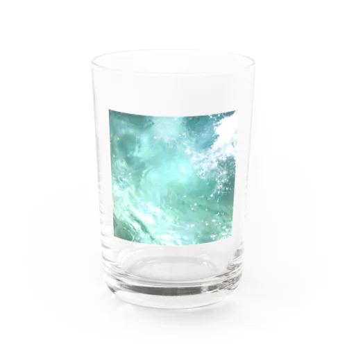 水中 Water Glass