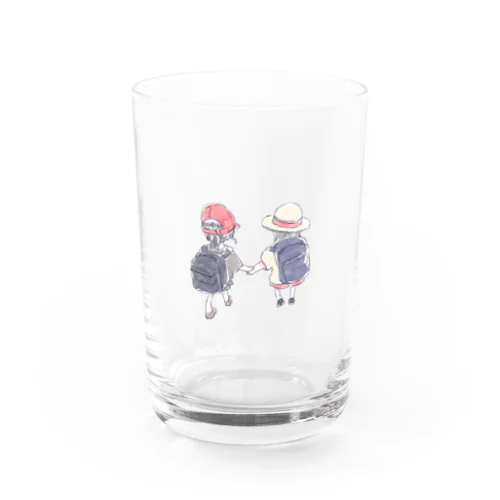 オリジナル　手を繋いで歩く幼い二人の女の子 Water Glass