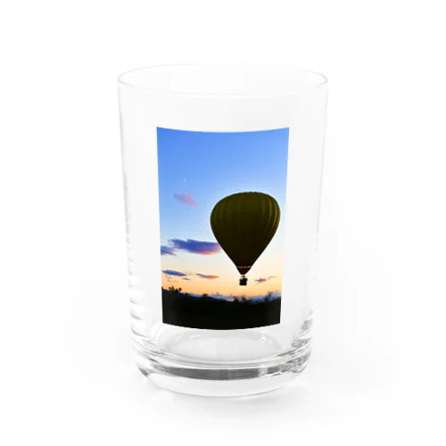 ニセコの夕空と気球 Water Glass