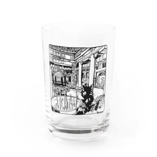 廟で休憩するキョンシー（白黒） Water Glass