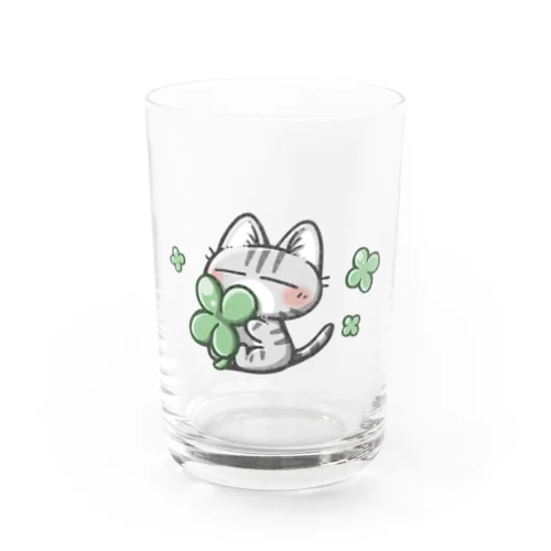 キジトラ猫さんとクローバー Water Glass