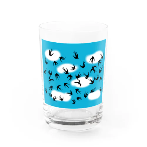 雲多め 青い空 ツバメ Water Glass