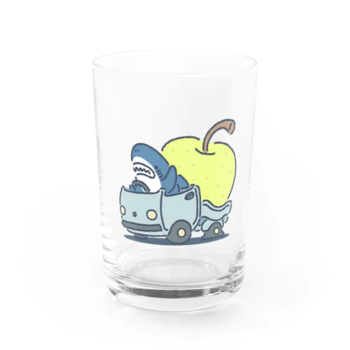 巨大梨を収穫したサメ Water Glass